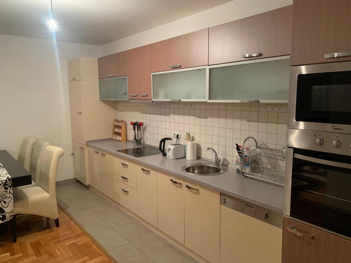 Big Spacious Apartment In Pej Center With Wi-Fi Peć Exterior foto