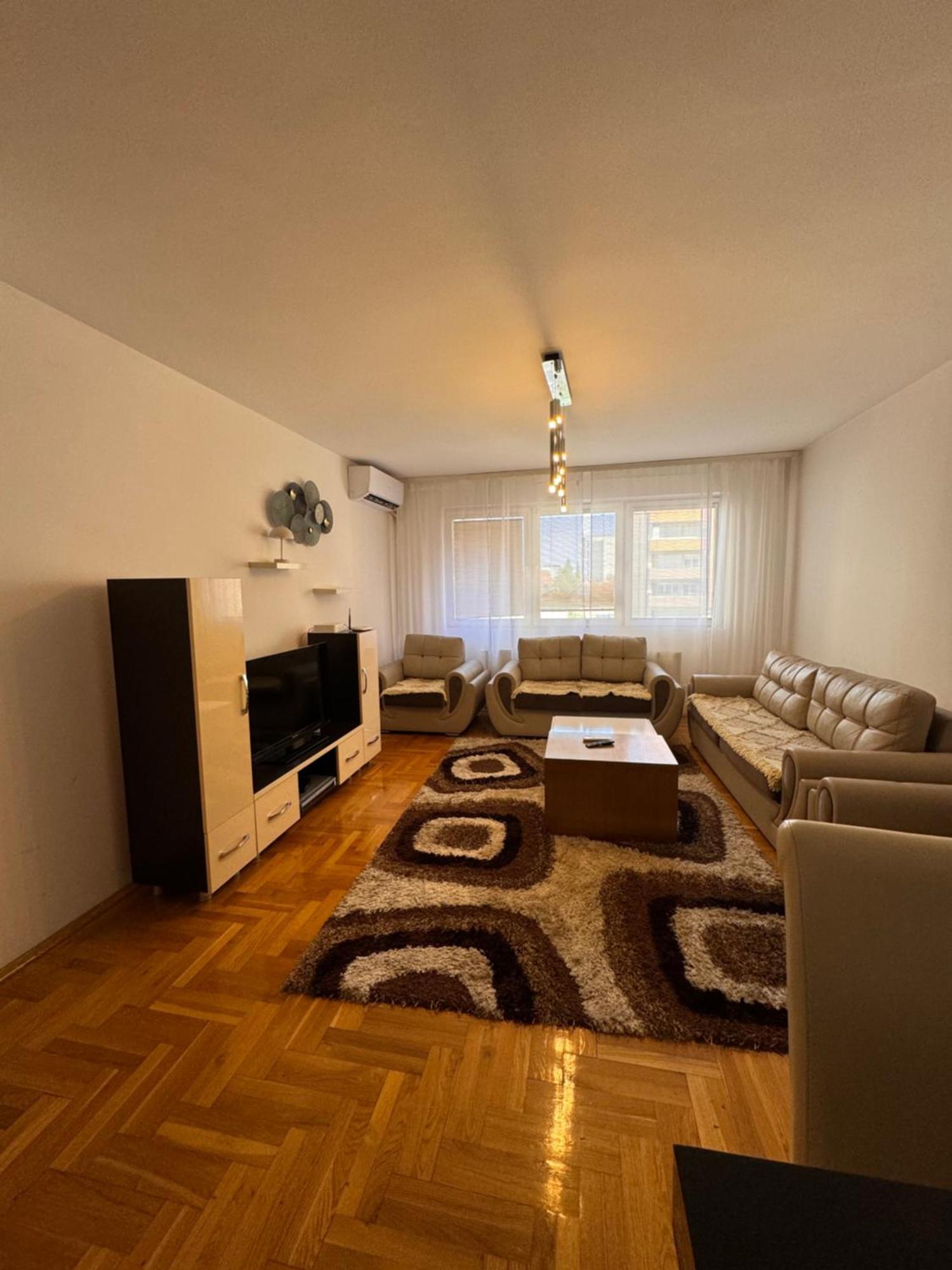Big Spacious Apartment In Pej Center With Wi-Fi Peć Exterior foto
